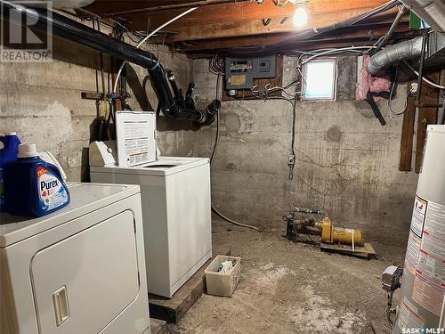 301 Belfast Street, North Portal, SK - Indoor Photo Showing Laundry Room
