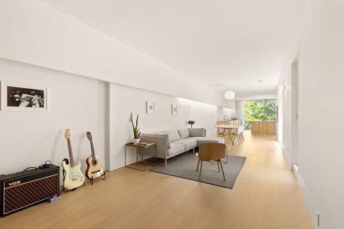 Living room - 5123 Av. De L'Esplanade, Montréal (Le Plateau-Mont-Royal), QC - Indoor Photo Showing Living Room