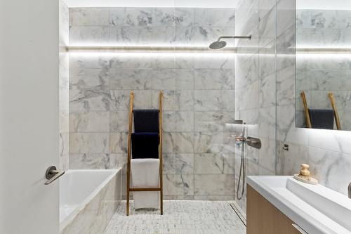 Bathroom - 5123 Av. De L'Esplanade, Montréal (Le Plateau-Mont-Royal), QC - Indoor Photo Showing Bathroom