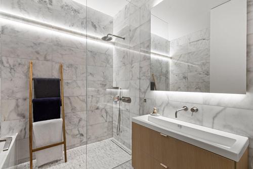 Bathroom - 5123 Av. De L'Esplanade, Montréal (Le Plateau-Mont-Royal), QC - Indoor Photo Showing Bathroom