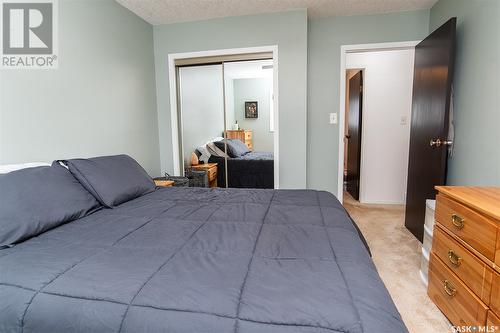 512 4Th Street E, Wynyard, SK - Indoor Photo Showing Bedroom