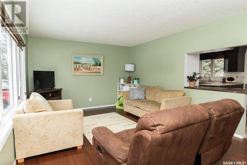 512 4Th Street E, Wynyard, SK - Indoor Photo Showing Living Room