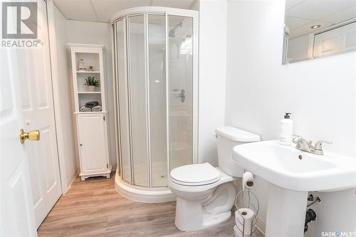 512 4Th Street E, Wynyard, SK - Indoor Photo Showing Bathroom