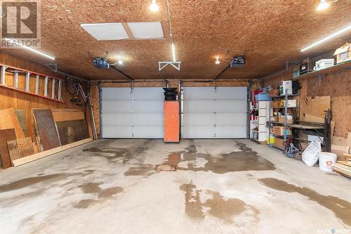 512 4Th Street E, Wynyard, SK - Indoor Photo Showing Garage