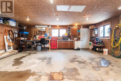 512 4Th Street E, Wynyard, SK - Indoor Photo Showing Garage