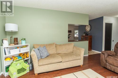 512 4Th Street E, Wynyard, SK - Indoor Photo Showing Living Room