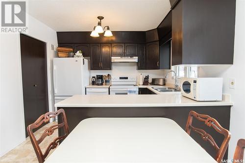 512 4Th Street E, Wynyard, SK - Indoor Photo Showing Kitchen With Double Sink