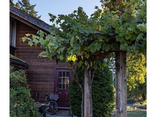 840 Cherry Point Rd, Cobble Hill, BC 