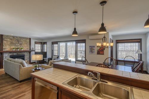 Kitchen - 1-250 Rue Du Mont-Plaisant, Mont-Tremblant, QC - Indoor Photo Showing Kitchen With Fireplace With Double Sink