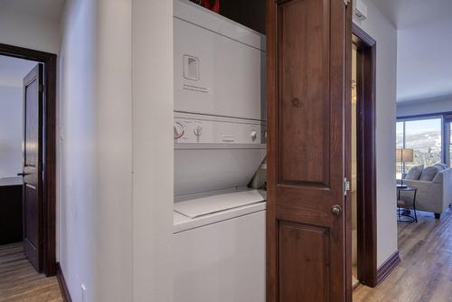 Laundry room - 1-250 Rue Du Mont-Plaisant, Mont-Tremblant, QC - Indoor Photo Showing Laundry Room