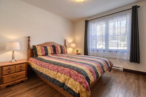 Bedroom - 1-250 Rue Du Mont-Plaisant, Mont-Tremblant, QC - Indoor Photo Showing Bedroom