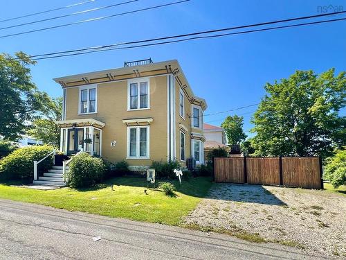 45 Alma Street  Yarmouth, NS B5A 3G7