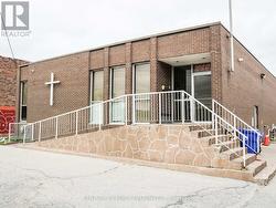 1095 BELLAMY ROAD N  Toronto, ON M1H 3B8