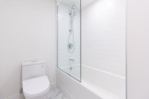Bathroom - 309-1 Av. Viger O., Montréal (Ville-Marie), QC - Indoor Photo Showing Bathroom