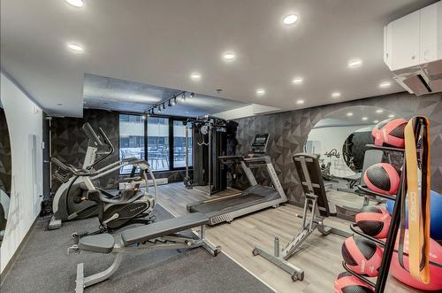 Exercise room - 309-1 Av. Viger O., Montréal (Ville-Marie), QC - Indoor Photo Showing Gym Room