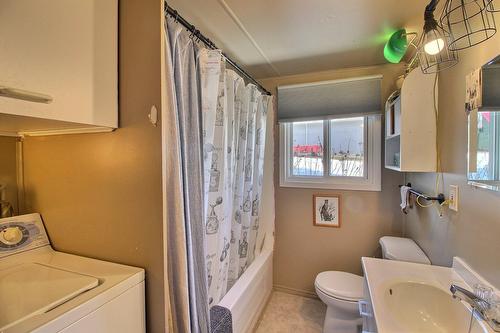 Salle de bains - 266 Route 170, Sagard, QC - Indoor Photo Showing Bathroom