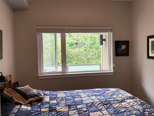 215-20 Barsby Ave, Nanaimo, BC - Indoor Photo Showing Bedroom