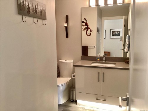 215-20 Barsby Ave, Nanaimo, BC - Indoor Photo Showing Bathroom