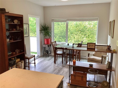 215-20 Barsby Ave, Nanaimo, BC - Indoor Photo Showing Dining Room