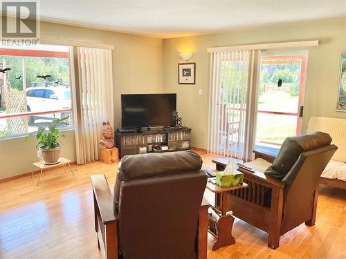 1660 3 Highway, Midway, BC 