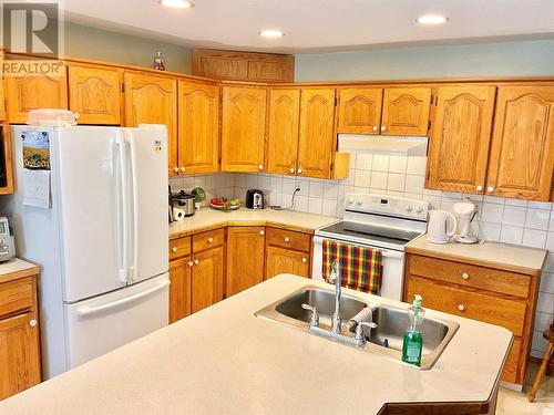 1660 3 Highway, Midway, BC 