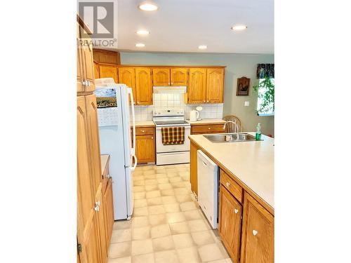 1660 3 Highway, Midway, BC 