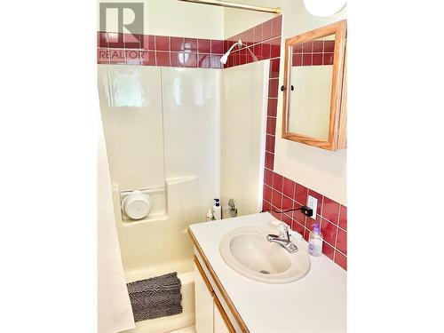 1660 3 Highway, Midway, BC 