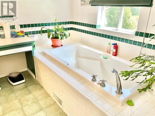 1660 3 Highway, Midway, BC 