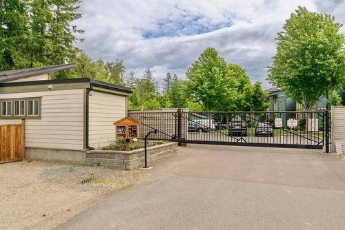20-1131 Pine Grove Road, Scotch Creek, BC - Outdoor With Exterior