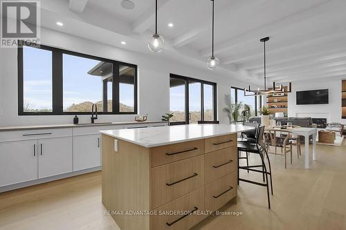 72 Arrowwood Path, Middlesex Centre (Ilderton), ON - Indoor Photo Showing Kitchen With Upgraded Kitchen