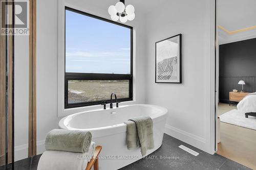 72 Arrowwood Path, Middlesex Centre (Ilderton), ON - Indoor Photo Showing Bathroom