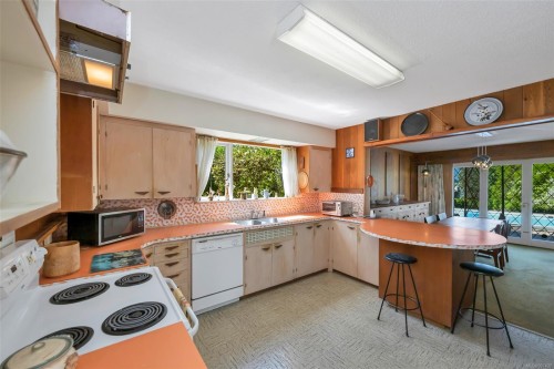 6364 Deykin Ave, Duncan, BC 