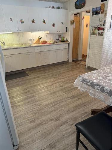 77 Railway Avenue, Benito, MB - Indoor Photo Showing Kitchen