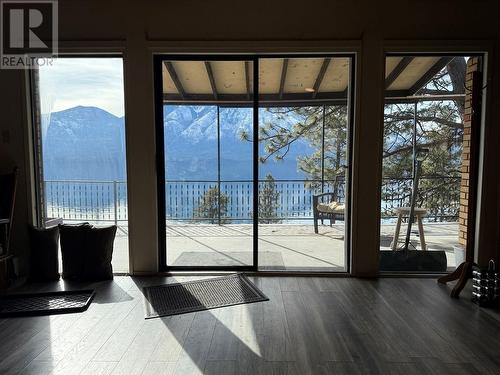 9779 3A Highway, Kuskanook, BC - Indoor Photo Showing Other Room