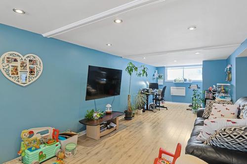 Salle familiale - 348 Rg Notre-Dame, Saint-Rémi, QC - Indoor