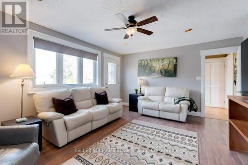 4451 Cosburn Crescent, Burlington, ON - Indoor Photo Showing Living Room