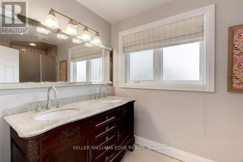 4451 Cosburn Crescent, Burlington, ON - Indoor Photo Showing Bathroom