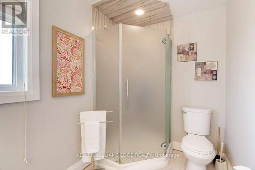 4451 Cosburn Crescent, Burlington, ON - Indoor Photo Showing Bathroom