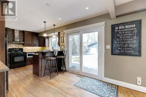 4451 Cosburn Crescent, Burlington, ON - Indoor Photo Showing Kitchen