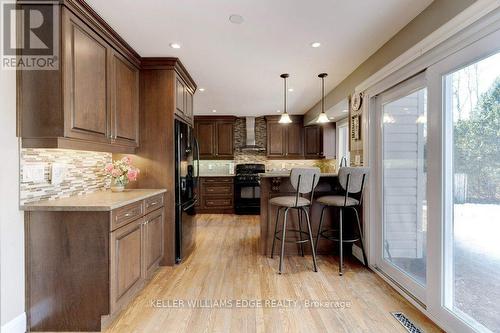 4451 Cosburn Crescent, Burlington, ON - Indoor Photo Showing Kitchen