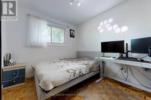 1873 Bonnymede Drive, Mississauga, ON - Indoor Photo Showing Bedroom