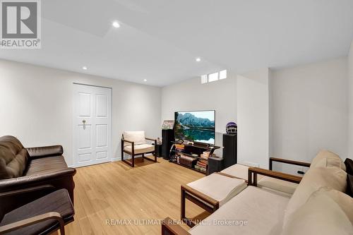 3637 Emery Drive, Mississauga, ON - Indoor Photo Showing Living Room