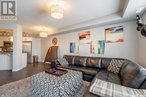 214 5301 Universal Crescent, Regina, SK - Indoor Photo Showing Living Room