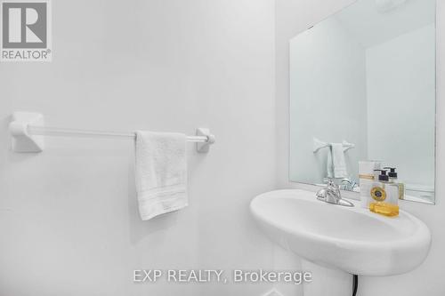 555 Mermaid Crescent, Mississauga, ON - Indoor Photo Showing Bathroom