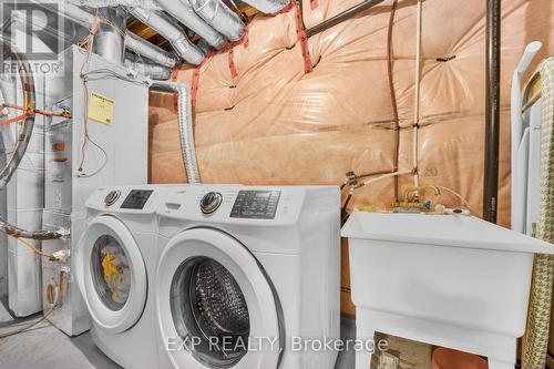 555 Mermaid Crescent, Mississauga, ON - Indoor Photo Showing Laundry Room