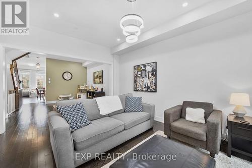 555 Mermaid Crescent, Mississauga, ON - Indoor Photo Showing Living Room