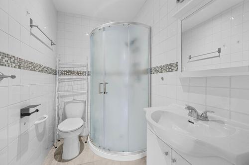 Ensuite bathroom - 2292 Rue Bourgoin, Montréal (Saint-Laurent), QC - Indoor Photo Showing Bathroom