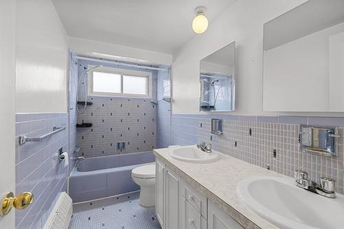 Bathroom - 2292 Rue Bourgoin, Montréal (Saint-Laurent), QC - Indoor Photo Showing Bathroom