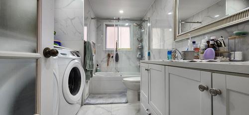 Bathroom - 6075 Rue Rina-Lasnier, Montréal (Saint-Léonard), QC - Indoor Photo Showing Laundry Room