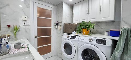 Bathroom - 6075 Rue Rina-Lasnier, Montréal (Saint-Léonard), QC - Indoor Photo Showing Laundry Room